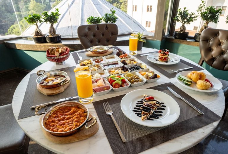 Kahvaltı masası