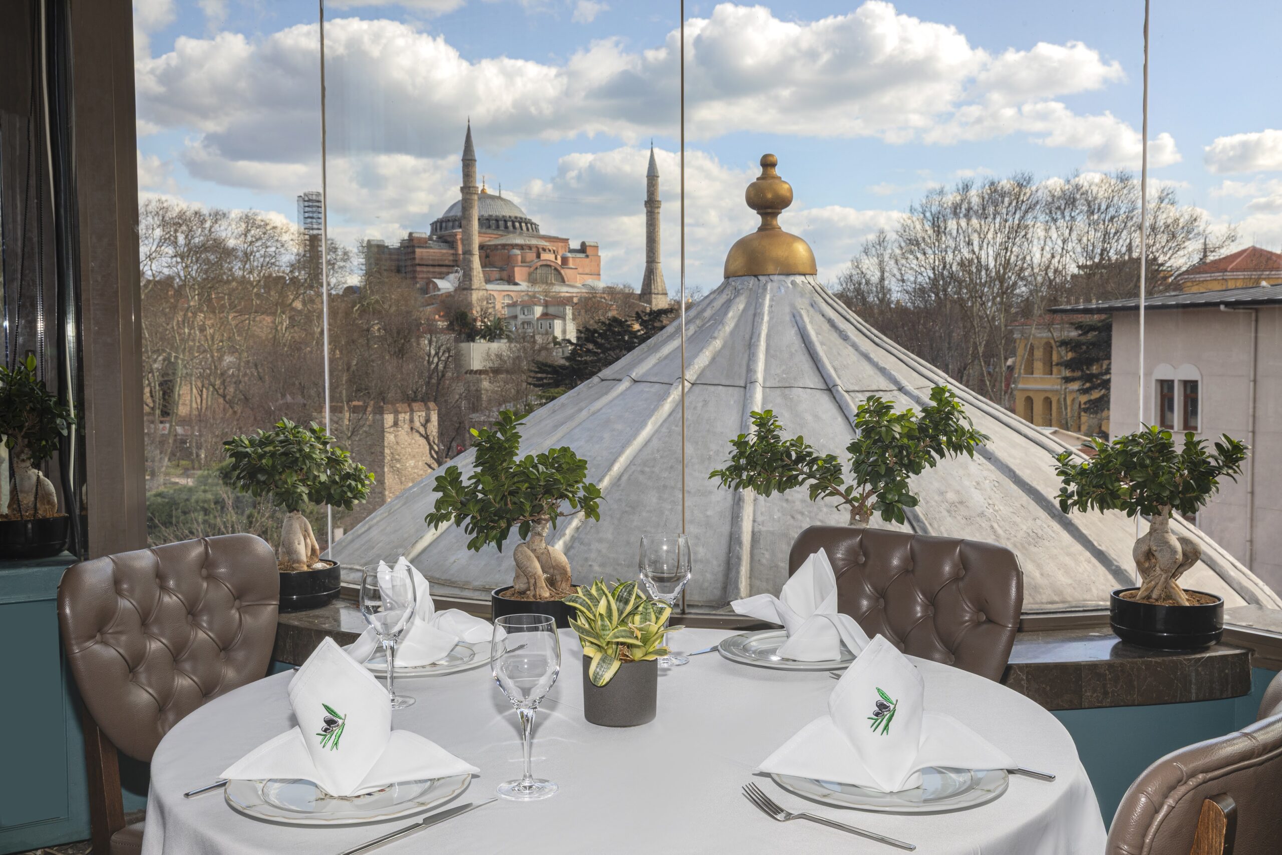 Ayasofya manzaralı pencere kenarı masa