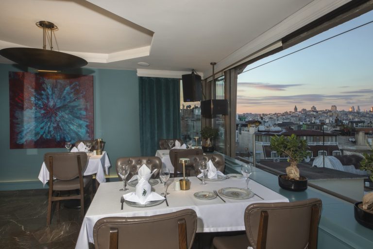 Restoran salonundan manzara