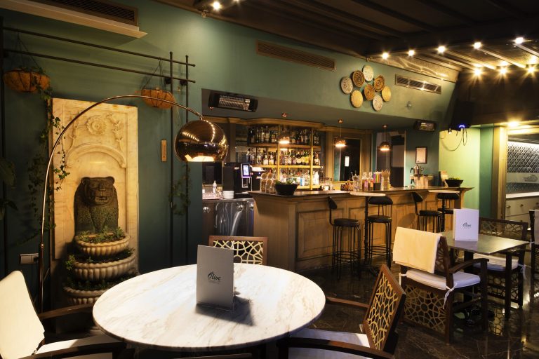 Restoran iç mekânı ve aydınlatma