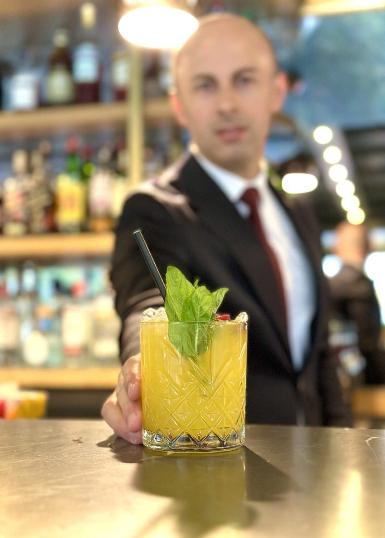 Bar bölümü